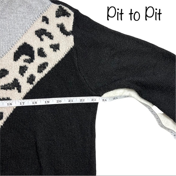 Staccato Black & Cream Chevron Stripe Color Block Pull On Sweater Size Medium - Picture 13 of 16